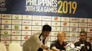 Pelatih Timnas Indonesia U-22, Indra Sjafri, saat jumpa pers di Hotel Century Park, Manila, Minggu (24/11). Cabang sepak bola SEA Games 2019 akan mulai bertanding Senin (25/11). (Bola.com/M Iqbal Ichsan)