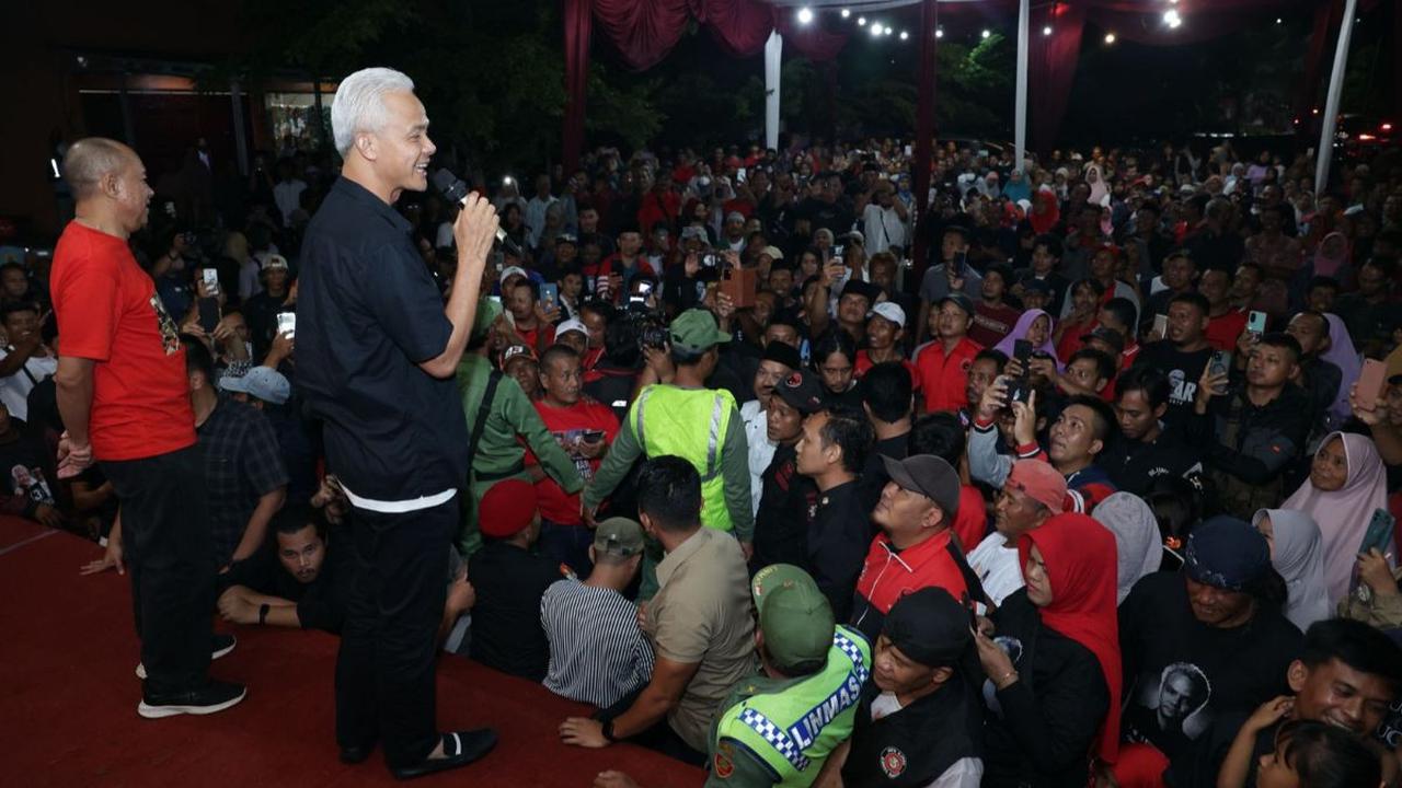 Saat ditanyakan apakah kembali melakukan kampanye di Jateng agar lumbung suara PDI Perjuangan tak direbut pihak lain, Ganjar menjawab dengan tegas.<br>