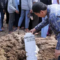 Pemakaman Narendra KDI (Deki Prayoga/bintang.com)
