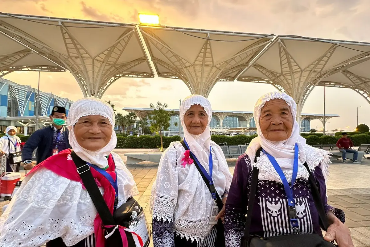 Tiga nenek bersaudara yang naik haji bersama dengan menabung sedikit demi sedikit. (Foto: Liputan6.com/Kemenag)