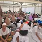 Cak Imin perlihatkan kondisi tenda Jemaah Haji Indonesia di Mina yang menurutnya butuh evaluasi. (dok. X @cakimiNOW/https://x.com/cakimiNOW/status/1802761192504807571/photo/2)