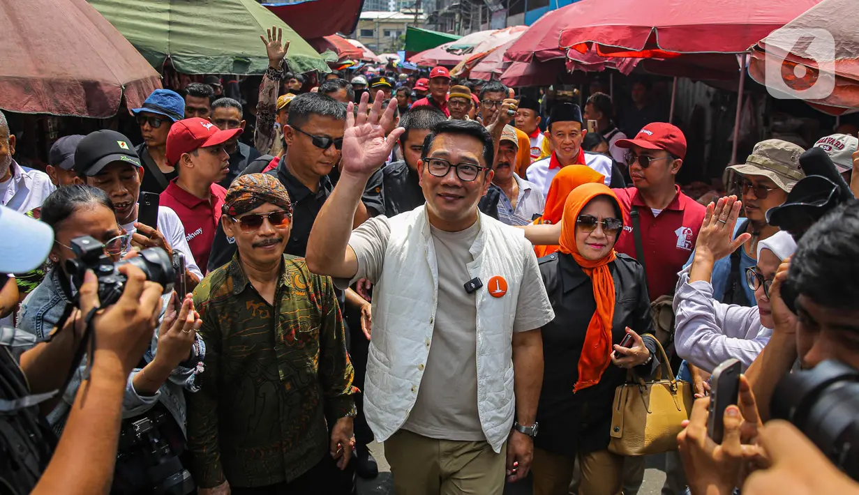 Ridwan Kamil berjanji akan mencari solusi dari setiap permasalahan agar masyakarat maupun pedagang bisa nyaman berada di pasar. (Liputan6.com/Angga Yuniar)