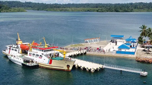 Kemenhub mengoperasikan kapal perintis KM Sabuk Nusantara 98 di Fakfak, Papua Barat