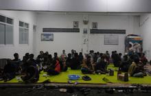 FOTO: Imbas Kebakaran Dahsyat Gudang Peluru TNI, Warga Dievakuasi ke Pengungsian