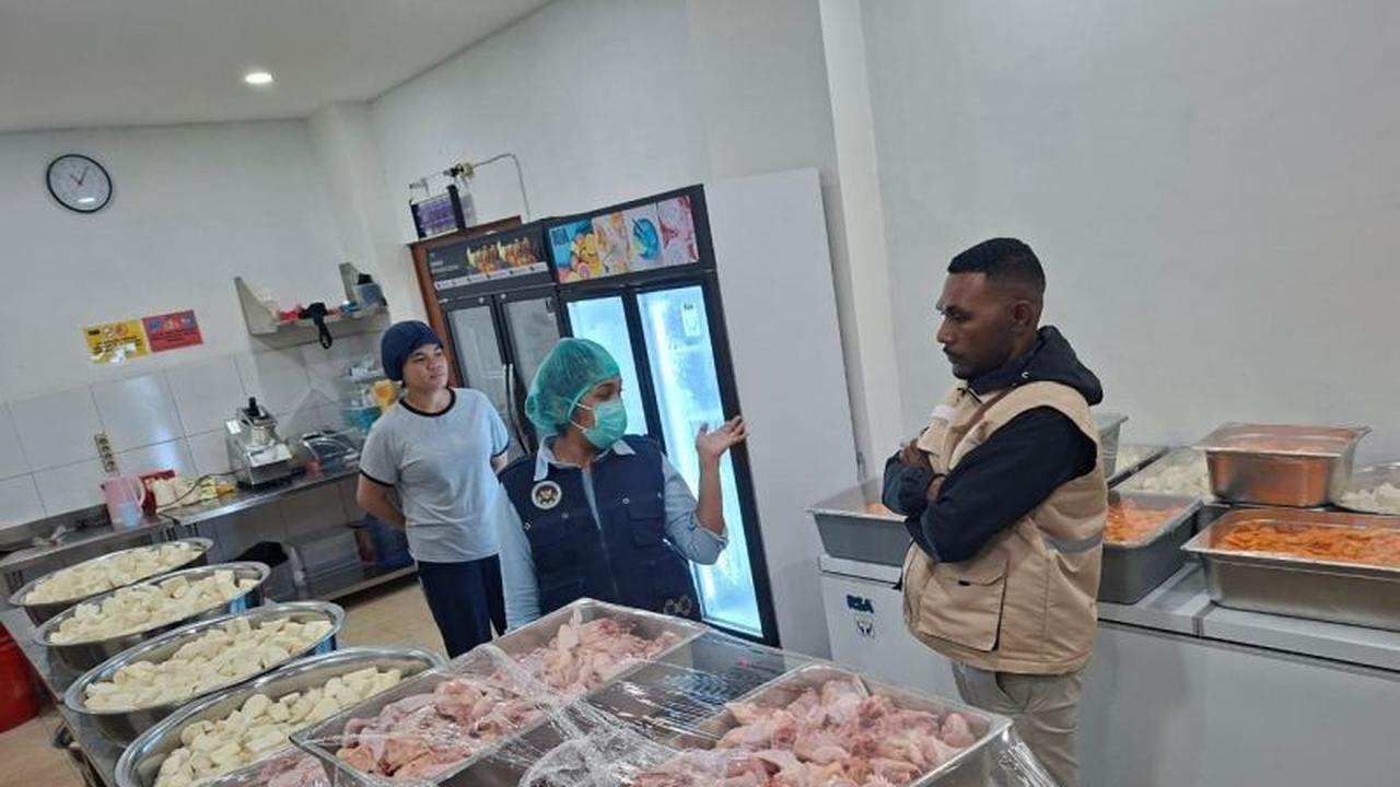 Program Makanan Bergizi Gratis Papua Barat Jangkau 94 Ribu Penerima Manfaat Sepanjang 2025