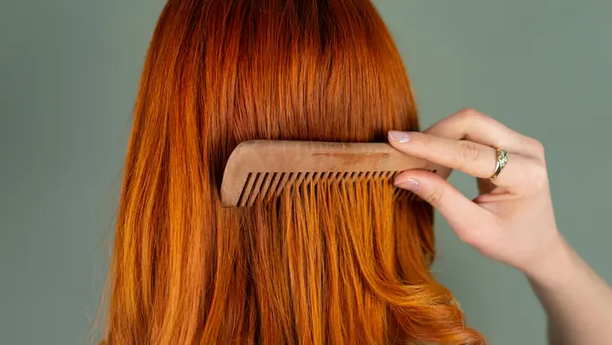 Merawat mahkota perempuan dengan bahan alami