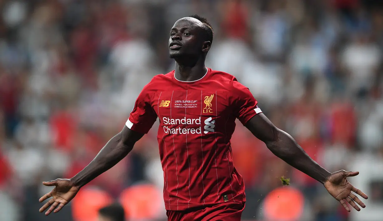 Sadio Mane - Sadio Mane juga seorang pesepak bola muslim yang taat. Mane tetap berpuasa ketika menjalani sebuah pertandingan dan tidak pernah melewatkan waktu sholat. (AFP/Bulent Kilic)