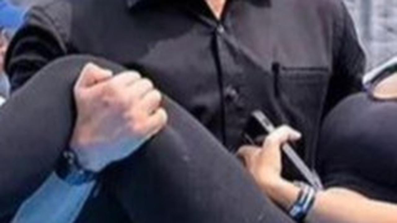 VIDO: Momen Viral, Mayor Teddy Sigap Gendong Wanita Pingsan, Prabowo 'Gagal Fokus' Pidato