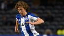 2. Fabio Silva (40 juta euro) - Wolverhampton resmi mendatangkan pemain berusia 18 tahun ini dari Porto pada bursa transfer musim panas. Wolverhampton menggelontorkan dana 40 juta euro untuk mendapatkan tanda tangan Fabio Silva. (AFP/Miguel Riopa)