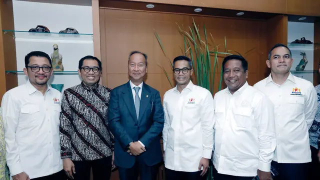 Ketum Kadin Indonesia 2024-2029 Anindya Bakrie melakukan safari kepada sejumlah menteri dan wakil menteri yang baru dilantik di Kabinet Merah Putih.