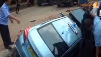 [VIDEO] Hindari Metro Mini, Taksi Masuk Galian Proyek Busway