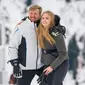 Raja Willem-Alexander dari Belanda dan Putri Catharina-Amalia berfoto pada 25 Februari 2020 selama liburan musim dingin mereka di Lech am Arlberg. Austria. (DIETMAR STIPLOVSEK/APA/AFP)