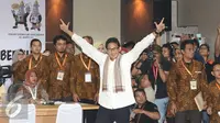 Cawagub DKI Jakarta, Sandiaga Uno berpose saat mendaftar di KPUD DKI Jakarta, Jumat (23/9). Anies dan Sandiaga diusung oleh Partai Gerindra dan PKS. (Liputan6.com/Immanuel Antonius)