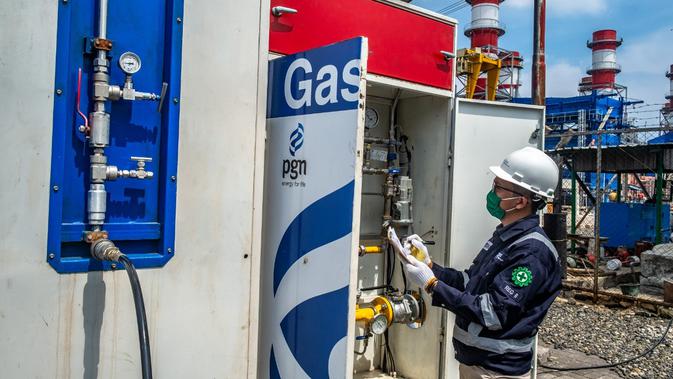 PT Perusahaan Gas Negara Tbk (PGN) melakukan penyaluran gas bumi dalam bentuk Compressed Natural Gas (CNG) menggunakan teknologi GTM. (Foto:Antara Foto/ Aji Setyawan)