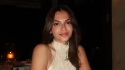 Dalam film horor Trinil: Kembalikan Tubuhku, Carmela Van der Kruk adu akting dengan Rangga Nattra, Wulan Guritno, hingga Shalom Razade. Selain merupakan film pertama yang di mana ia didapuk menjadi pemeran utamanya, film tersebut juga menjadi film horor pertama yang dibintangi oleh artis kelahiran Yogyakarta ini. Akting Carmela sukses memikat hati penonton. (Liputan6.com/IG/@carmelavdkruk)