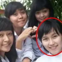 Potret jadul Ayu Ting Ting bersama geng semasa SMA (Sumber: Instagram/@haja1069)