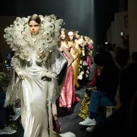 Intip garis rancangan Alessandro Michele untuk Valentino di koleksi Haute Couture (Valentino)