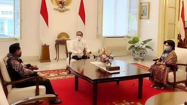Presiden Jokowi ketika menerima kunjungan mantan kepala Badan Inteijen Negara (BIN) Jenderal TNI (Purn) Abdullah Mahmud Hendropriyono