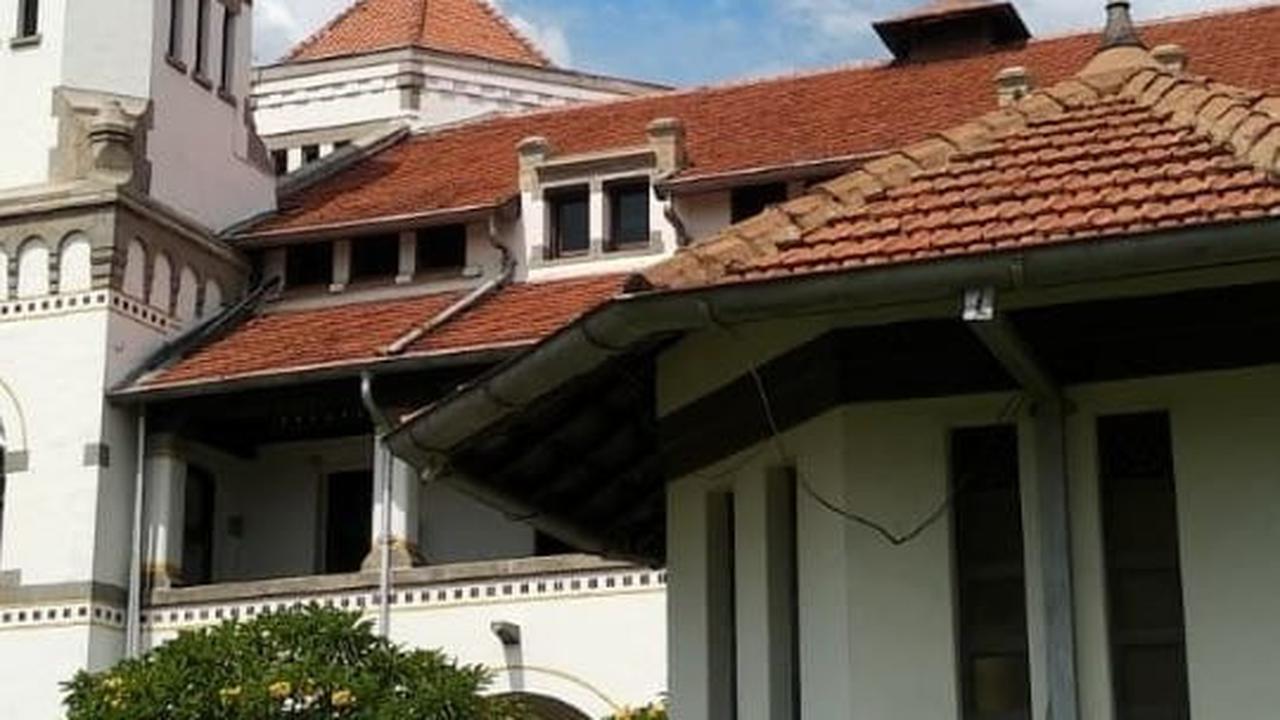 9.	Lawang Sewu