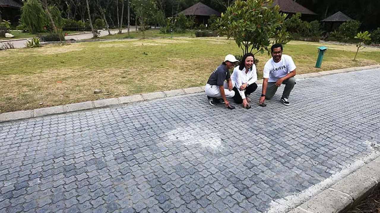 100.000 Paving Block Hasil Daur Ulang Tas Koper Samsonite Lindungi Taman Wisata Mangrove
