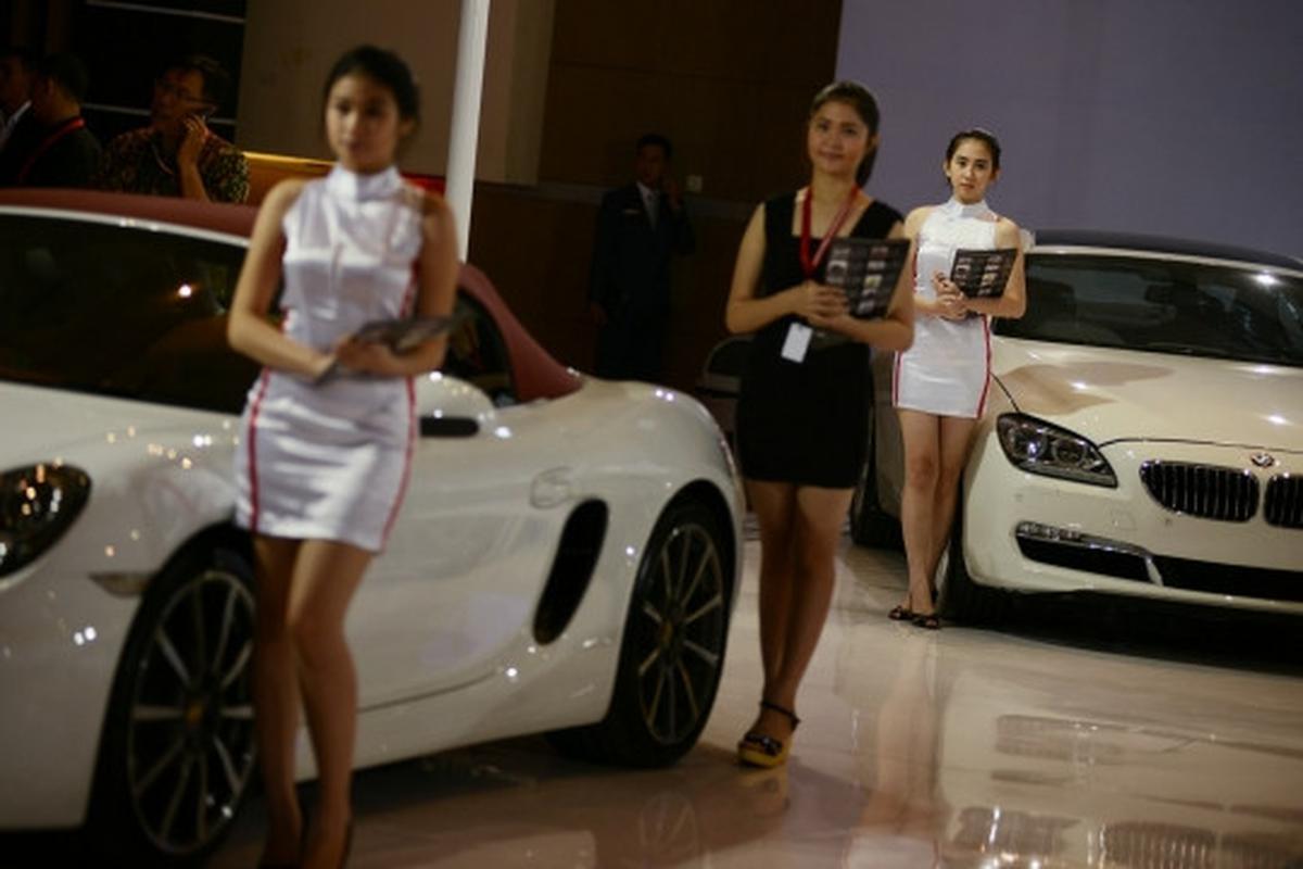 Gadis-gadis cantik hiasi IIMS 2015