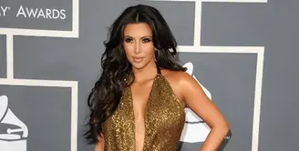 Kim Kardashian, salah satu selebriti Hollywood yang tak pernah sepi dari sorotan publik. Selain kisah hidupnya yang penuh drama, gaya berbusananya pun kerap menjadi perhatian masyarakat dunia. (AFP/JASON MERRITT)