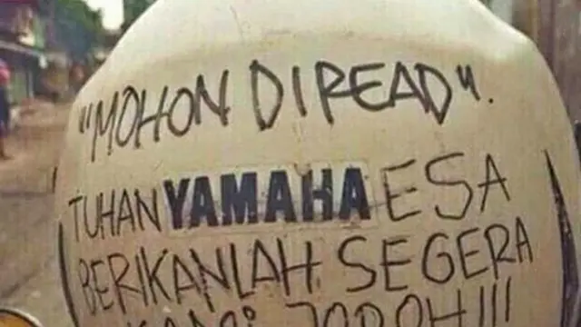 6 Stiker Tanda Kebelet Nikah di Helm Ini Bikin Ketawa Geli