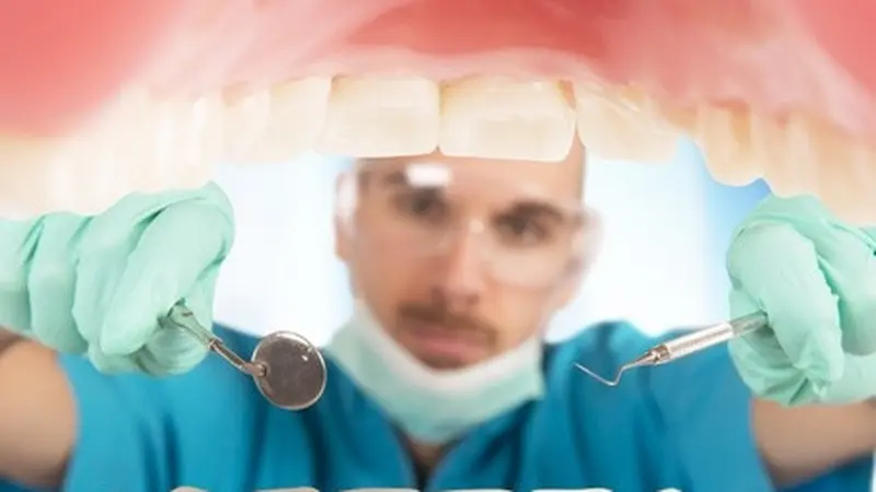 Perlukah Gigi Berlubang Dirawat di Dokter Gigi?