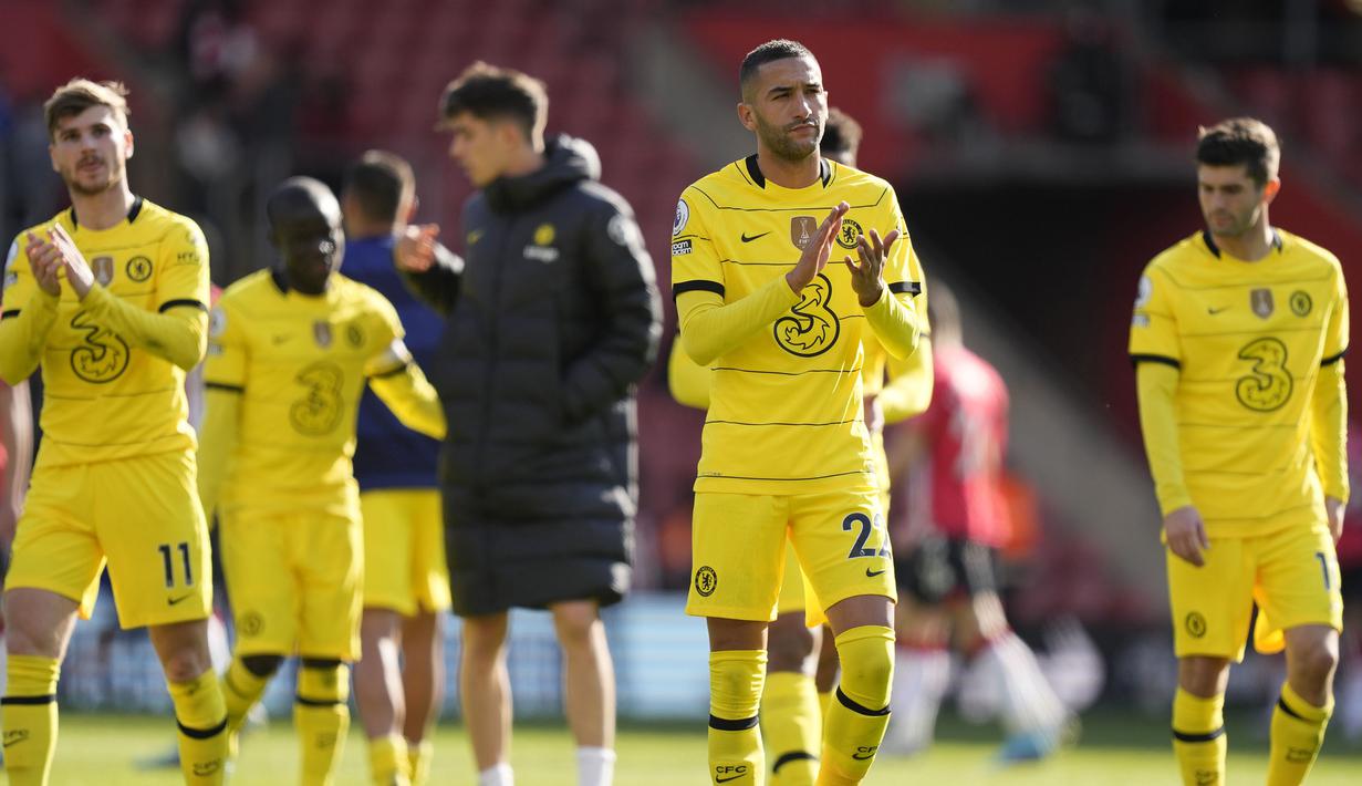 Kemenangan setengah lusin atas Southampton tersebut membuat Chelsea semakin kokoh di peringkat ketiga klasemen Liga Inggris dengan torehan 62 poin dari 30 laga. (AP/Frank Augstein)
