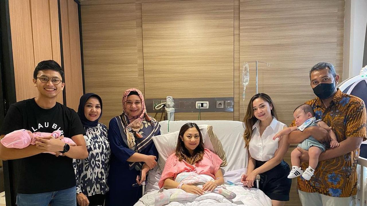 6 Potret Kumpul Keluarga Nikita Willy Usai Winona Lahiran, Dikaruniai Ponakan Perempuan