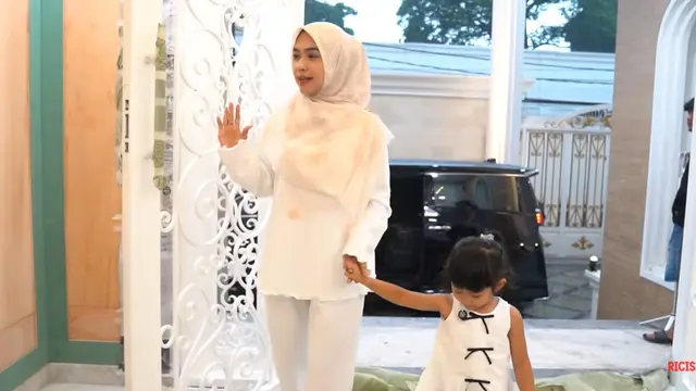 Potret Tampilan Depan Rumah Baru Ria Ricis