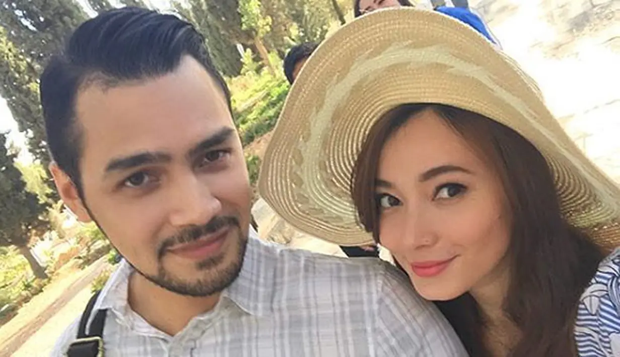 Di usia pernikahan yang sudah 4 tahun, Asmirandah dan Jonas masih tetap terlihat mesra. (foto: instagram.com/asmirandah89)