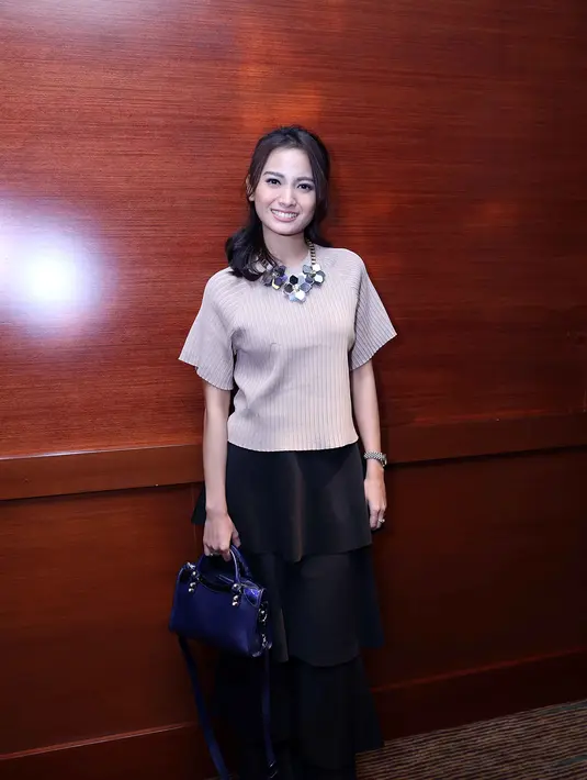 Saat syukuran proses syuting film Kartini di Jakarta Teater, Kawasan Sarinah, Thamrin, Jakarta Pusat, Kamis (14/7//2016)  ia mengaku deg-degan bermain bareng idolanya, Dian Sastrowardoyo. (Nurwahyunan/Bintang.com)