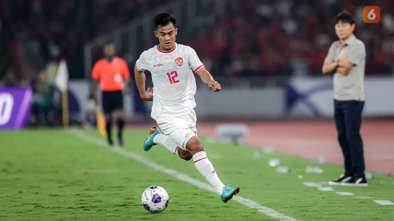 Foto: Pratama Arhan Kembali Bermain di Timnas Indonesia, Didukung Langsung oleh Azizah Salsha