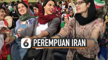 Akhirnya perempuan Iran dibolehkan melihat pertandingan sepakbola langsung. Mereka menunggu selama 38 tahun untuk merasakan momentum itu.