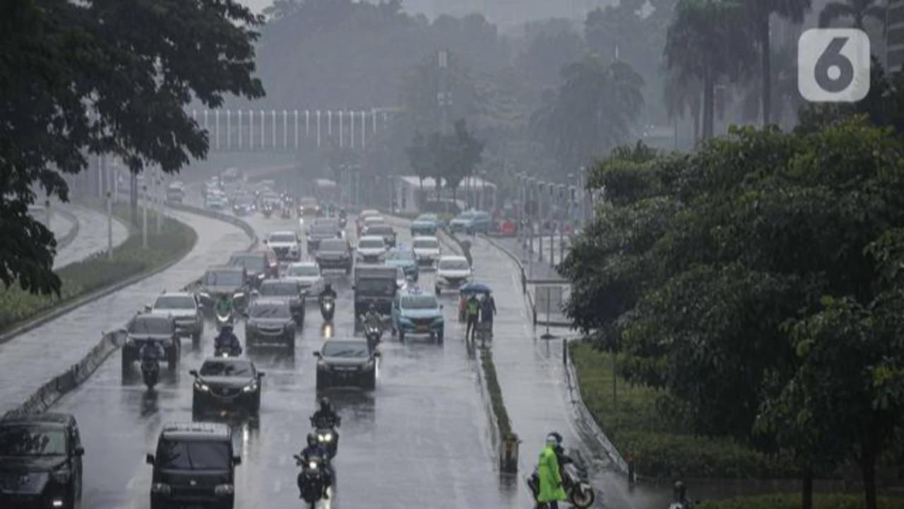 BMKG: Mayoritas Wilayah Indonesia Alami Hujan Disertai Petir Hari Ini Jumat 2 Januari 2026