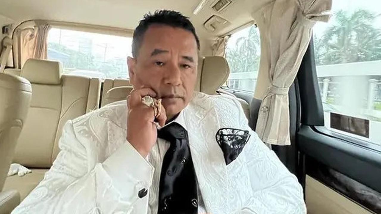 VIDEO: Pecah Tangis Kakak Eks Kapolsek Gugur Ditembak TNI "Adik Saya Miskin, Gugur Difitnah Macam-macam"