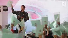 Presiden Joko Widodo memberikan kata sambutan saat membagikan sertifikat tanah di kawasan Stadion Pakansari, Cibinong, Bogor, Selasa (25/9). Jokowi membagikan 7.000 sertifikat tanah kepada masyarakat kabupaten dan kota Bogor. (Merdeka.com/Arie Basuki)