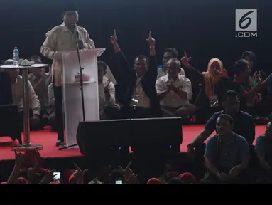 Capres nomor urut 02 Prabowo Subianto menyampaikan pidato politiknya pada perayaan Hari Buruh 2019 di Tennis Indoor Senayan, Jakarta, Rabu (1/5/2019). Aksi peringatan May Day yang digelar KSPI itu untuk menyuarakan kesejahteraan buruh serta demokrasi jujur dan damai. (merdeka.com/Imam Buhori)