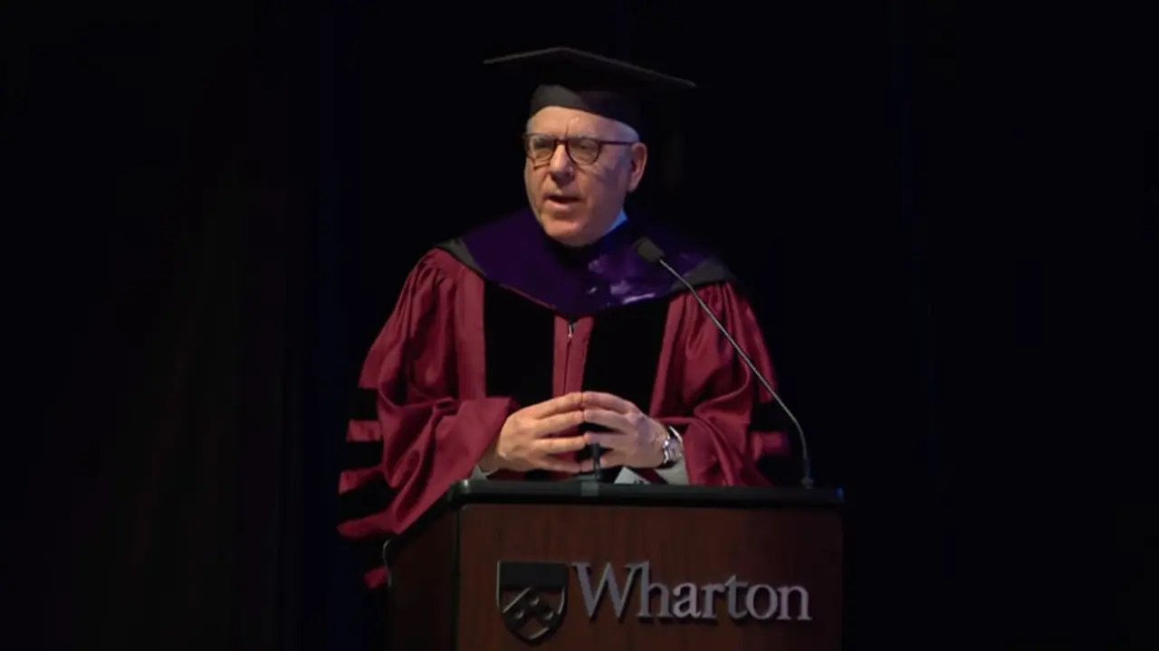 David Rubenstein berbicara di lulusan Wharton School