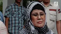 Elvy Sukaesih tersandung masalah pembayaran royalti. Akibatnya ia digugat 2,5 Miliar Rupiah.