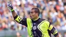 2. Jose Luis Chilavert (67 Gol) - Kiper legendaris Paraguay ini memegang rekor sebagai kiper yang mencetak gol terbanyak di pentas internasional dengan 8 gol. Chilavert juga satu-satunya kiper yang pernah mencetak hattrick. (AFP/Philippe Huguen)