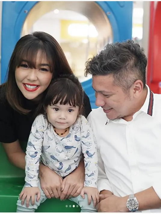 Hingga kini, anak artis senior Roy Marten itu juga masih sering ditagih oleh istrinya. Apalagi sang anak yang mulai menginjak usia tiga tahun mulai protes. (Instagram/gadiiing)