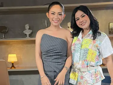 Kala itu Rachel yang belum terlalu mengerti, diminta memanggil ibunya dengan sebutan tante. Saat itu rasa kecewa dan kesal Rachel bercampur jadi satu karena tak diakui sebagai anak oleh ibundanya. Namun seiring bertambahnya usia, Rachel pun mulai memahami situasi tersebut.(Liputan6.com/IG/@vienstasman)