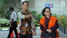 Mantan Anggota DPRD Sumut Arlene Manurung tiba di Gedung KPK, Jakarta, Jumat (4/1). Arlene menjalani pemeriksaan lanjutan terkait dugaan menerima suap. (Merdeka.com/Dwi Narwoko)