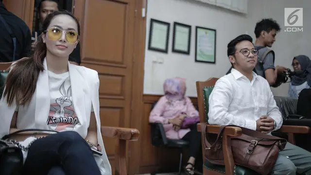 Roby Geisha dan Cinta Ratu Nansya