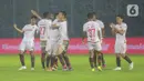 Ekspresi pemain PSM Makassar setelah menang adu penalti melawan PSIS Semarang dalam laga Perempat final Piala Menpora 2021 di Stadion Kanjuruhan, Malang, Jumat (9/4/2021). PSIS vs PSM berakhir dengan skor 2-4 via adu tendangan penalti. (Bola.com/Arief Bagus)