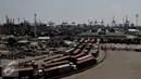 Kegiatan distribusi barang dan peti kemas dari  dan ke Pelabuhan Tanjung Priok lumpuh dampak aksi mogok nasional Pekerja JICT, Jakarta, Selasa (28/7/2015). Demo terkait dua pekerja JICT yang dipecat dan permasalahan konsesi (Liputan6.com/JohanTallo)