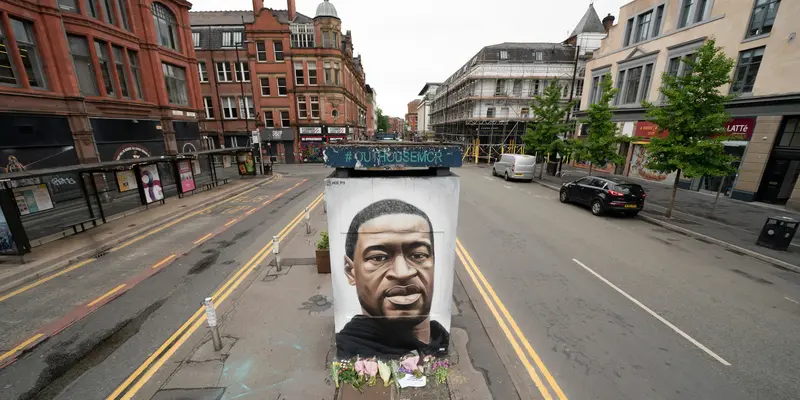 Mural George Floyd di Jalanan Manchester