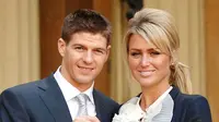 Gerrard Habiskan Liburan Bersama Istri Cantiknya di Ibiza